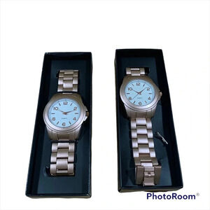 Avon metallic hues matte watch rose goldtone  large face